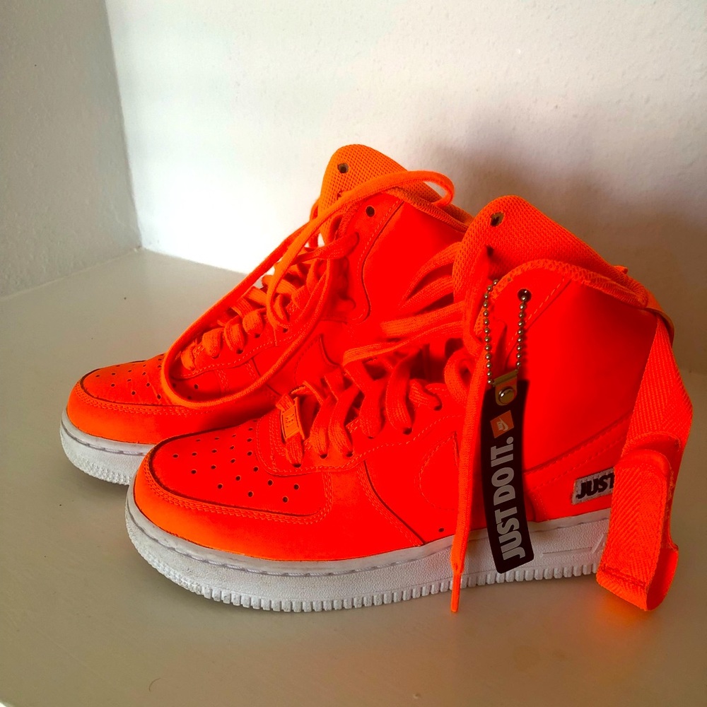 Boy/Girl Nike Air Force 1 High Top (size 4.5)